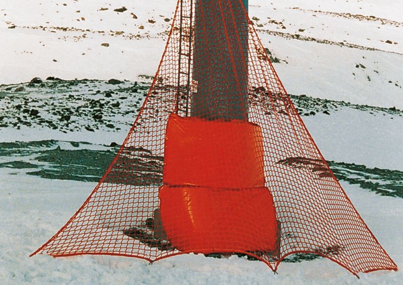 ski slopes barrier net made from polypropylene, triangle shape, orange, in snow