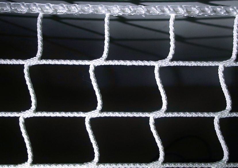 White net with elastic cord sewn to the edge for canvas, flame retardant, detail picture