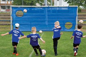 Shooting target wall made out of polyethylene fabric