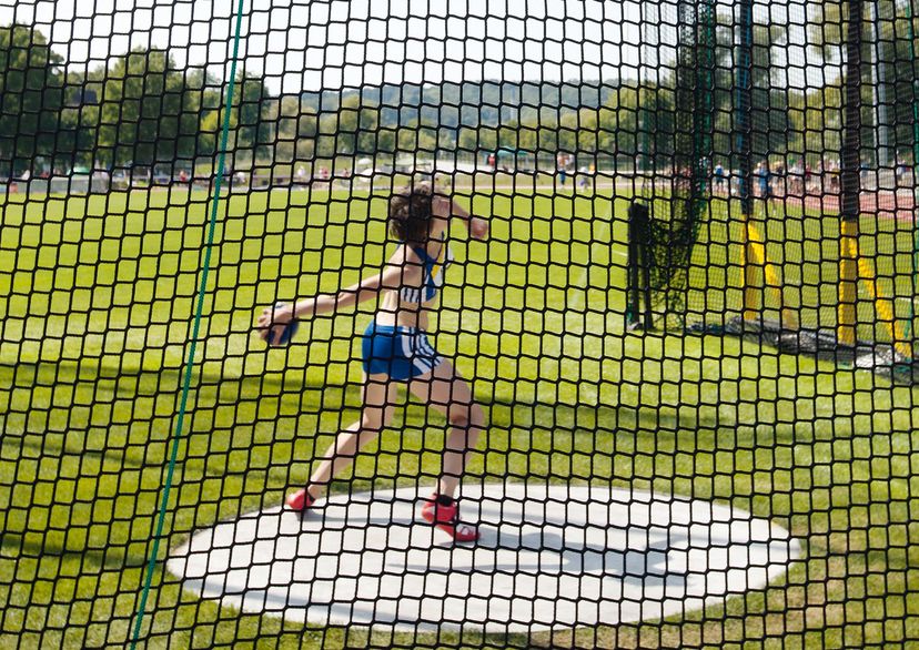 Discus throwing safety nets