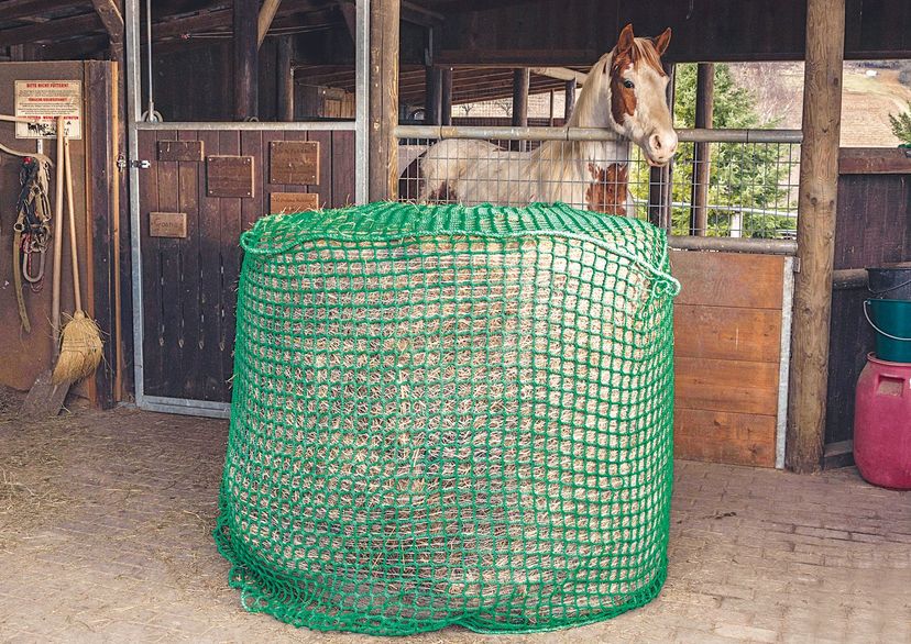 Heunetz aus Polypropylen, mit Zugschnur