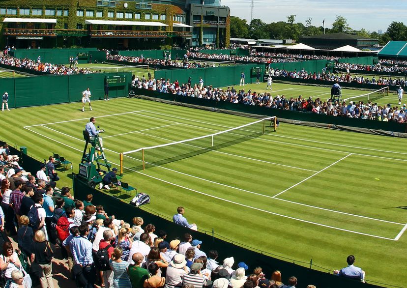 Schwarzes Tennisnetz in Wimbeldon während eines Turniers