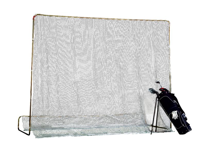 Golf-Übungnetzwand in weiß mit Golfsack und Schlägern