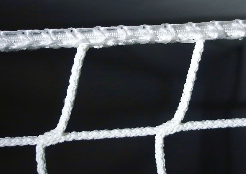 White net with elastic cord sewn to the edge for canvas, flame retardant, detail picture