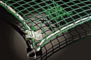 Safety net with thimbles in green
